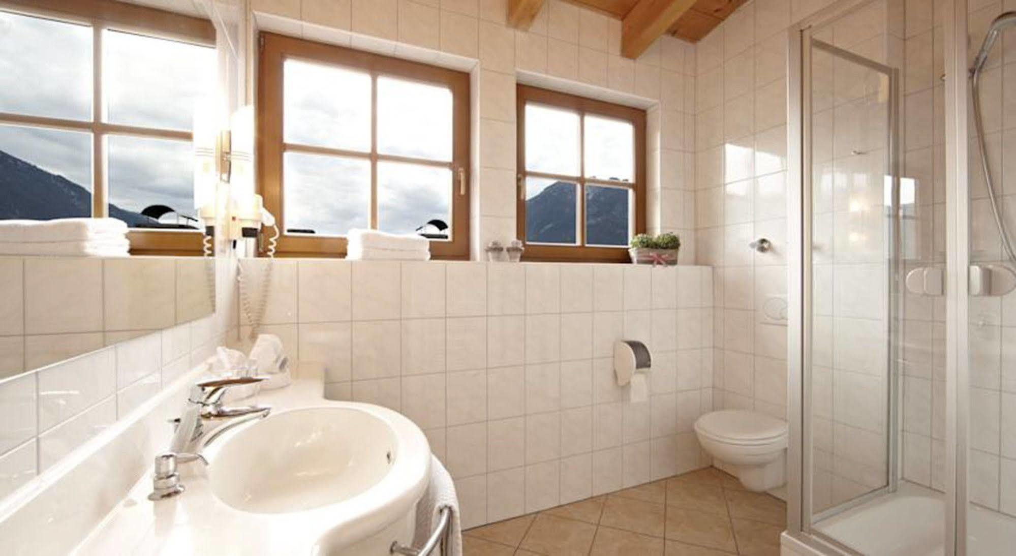 Hotel Schatten Garmisch-Partenkirchen Ngoại thất bức ảnh